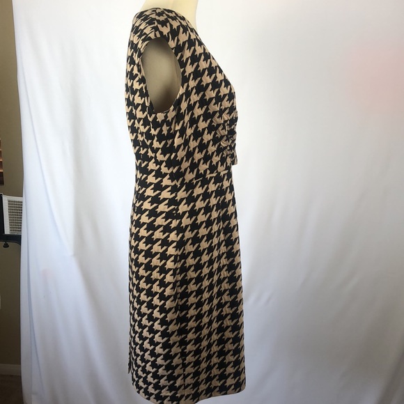 Calvin Klein Flattering Knit Dress with Belt - 6 - Picture 9 of 13